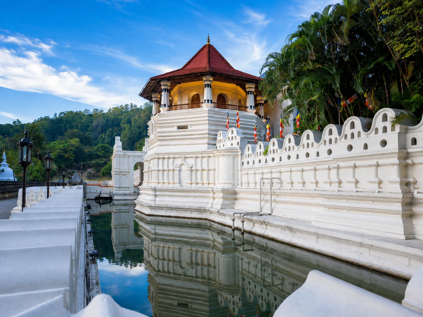 kandy tooth of temple sri lanka royal ceylon holidays